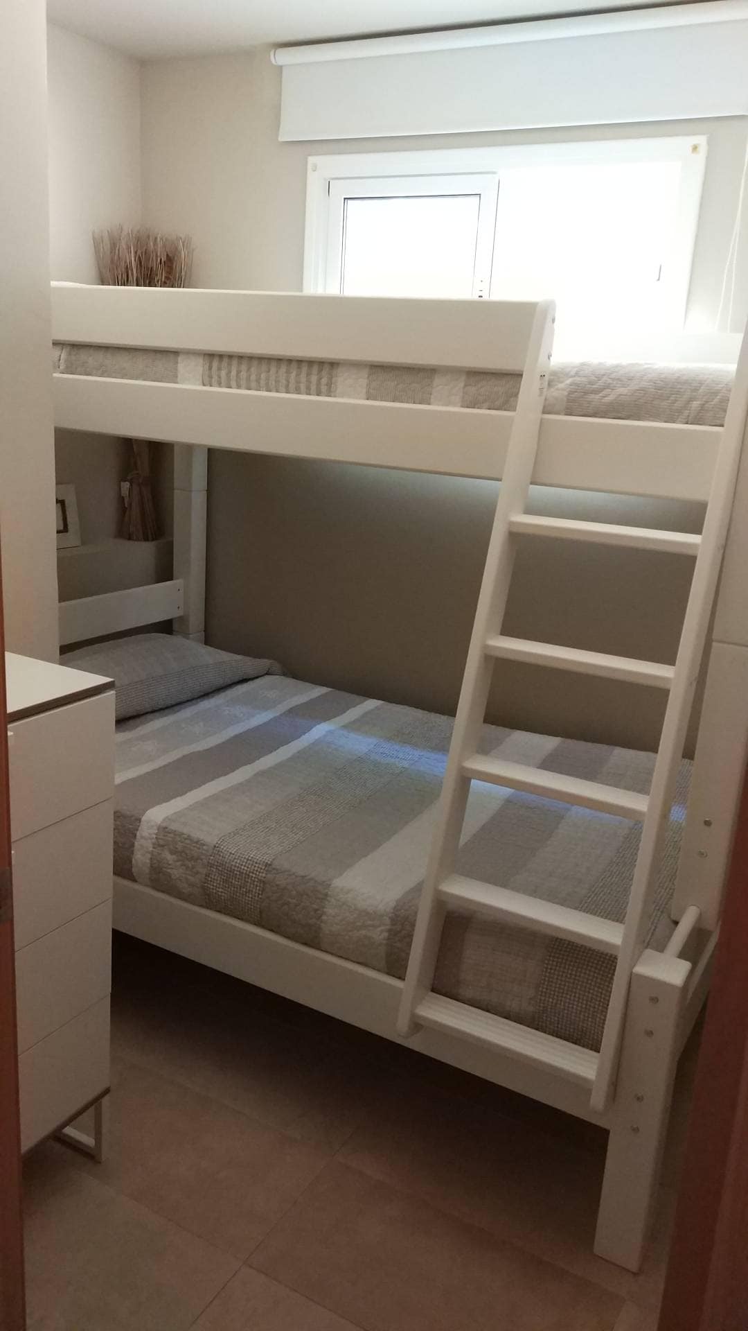 Litera con cama doble abajo y cama de 90 arriba