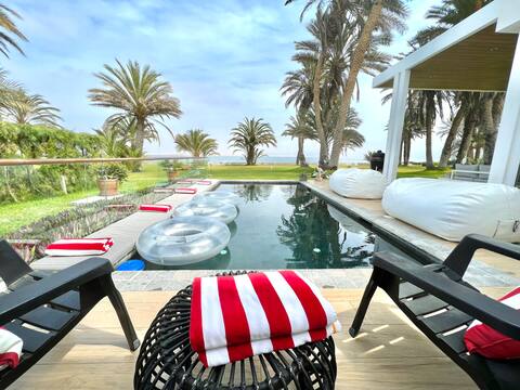 LUXURY Serviced Beachfront House w/pool in Paracas
