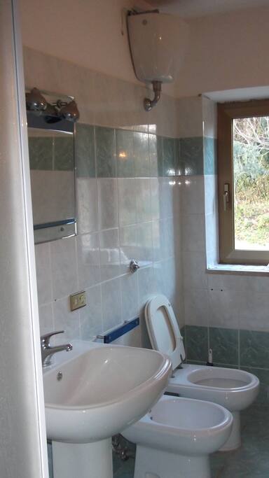 Ecco il bagno a vostra disposizione.