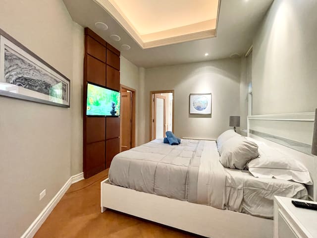 Family-Friendly 2BD/2BA Prime Location (+parking)