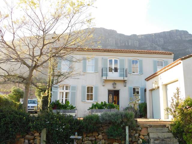 Spacious family home in security Estate gallery image 2