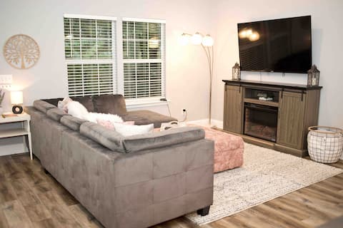 Top Airbnb: Cozy House in the Woods - 25 min from downtown in Bellevue