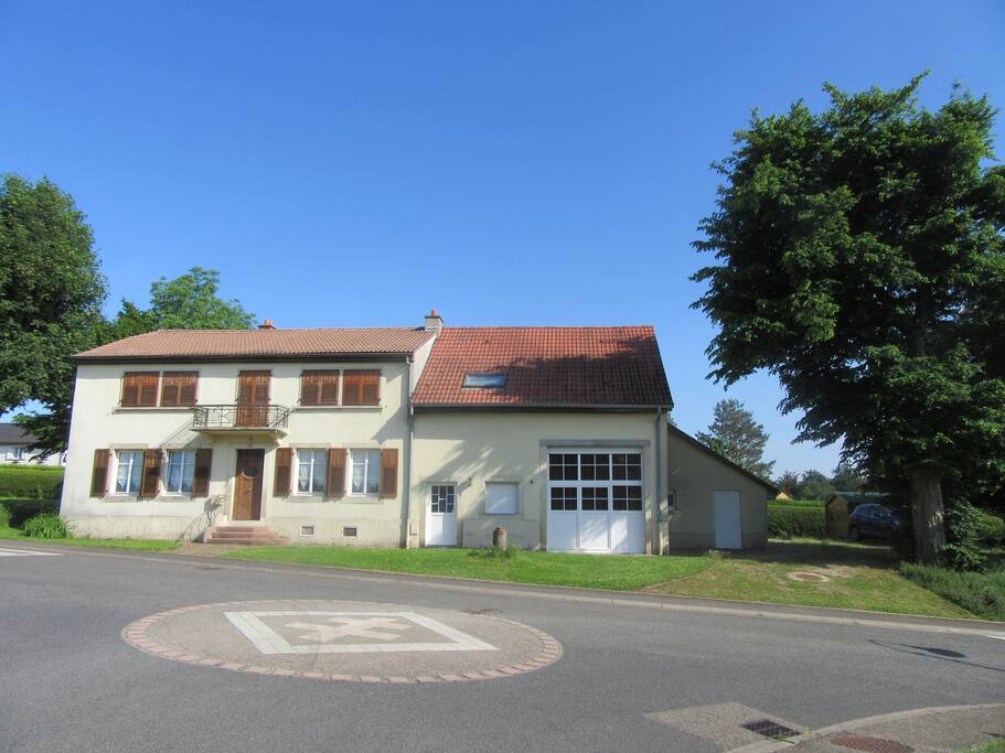façade avant maison à droite