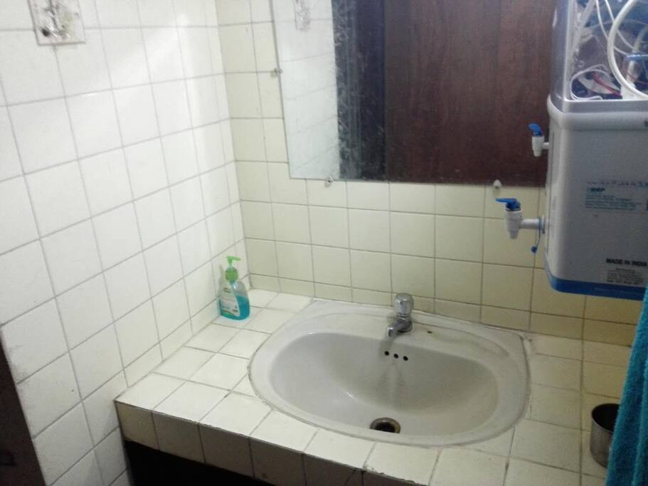 Basin & water filter with RO system