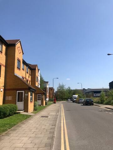 LONDON Fantastic Two Bedroom Flat for 4 people ! gallery image 2