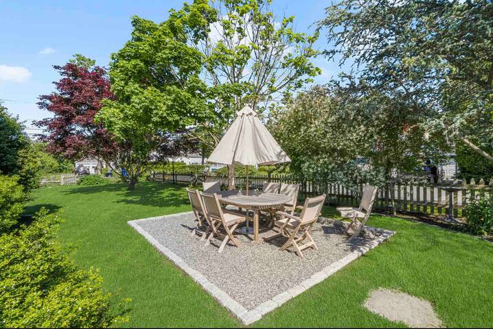 Walk to the Beach – Serene Coastal Country Cottage gallery image 4