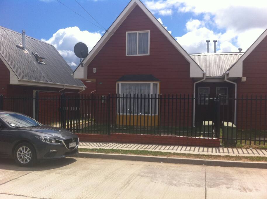 Casa independiente no pareada, barrio residencial