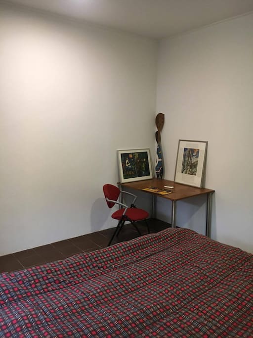 desk bedroom