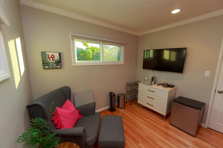Rare- Clean & Cozy W/ Private Entrance - San Fernando, CA