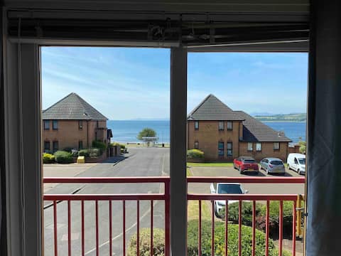 Arran View.  Beautiful flat with Sea Views.