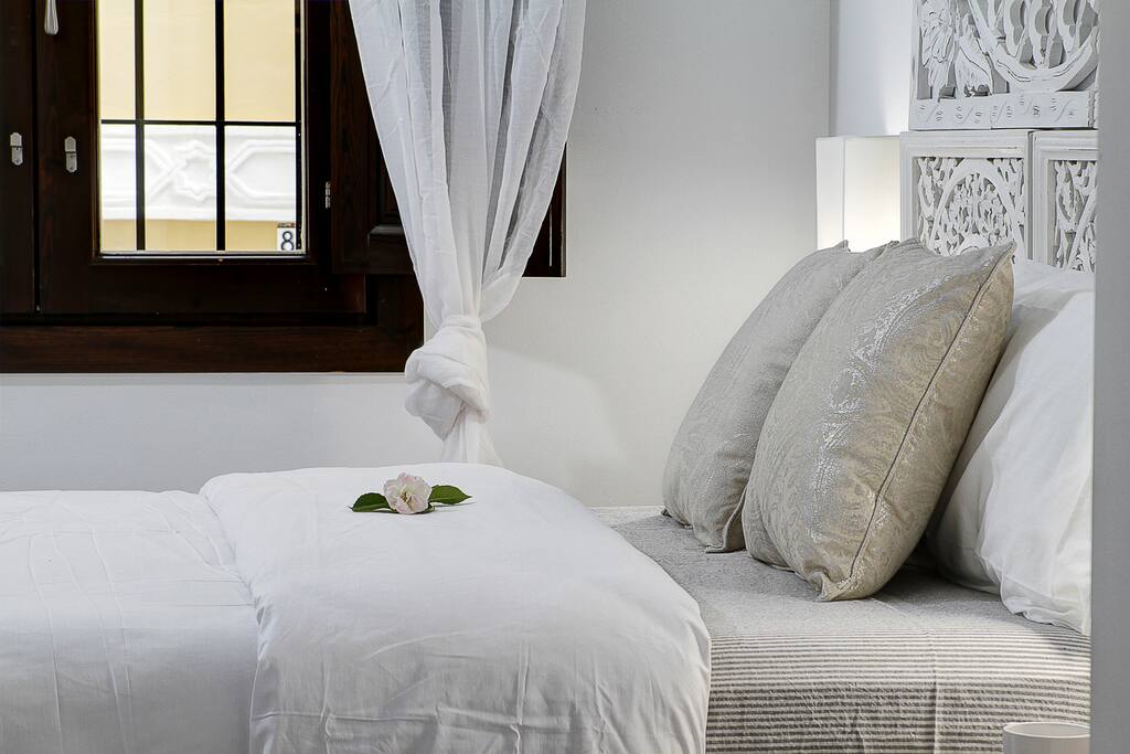 Bright bedroom (queen size bed)
