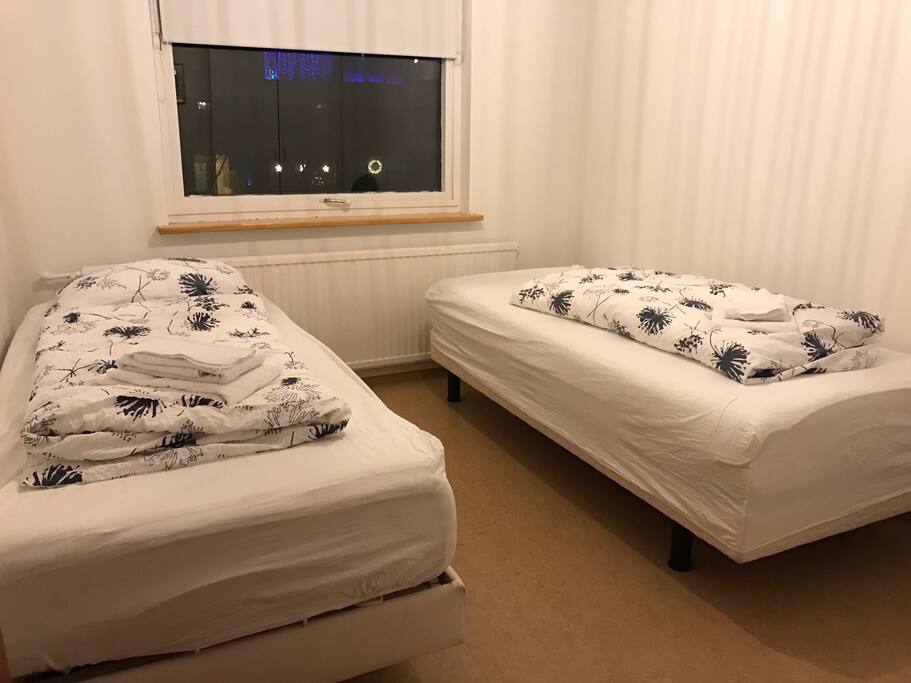 Bedroom with 2 beds