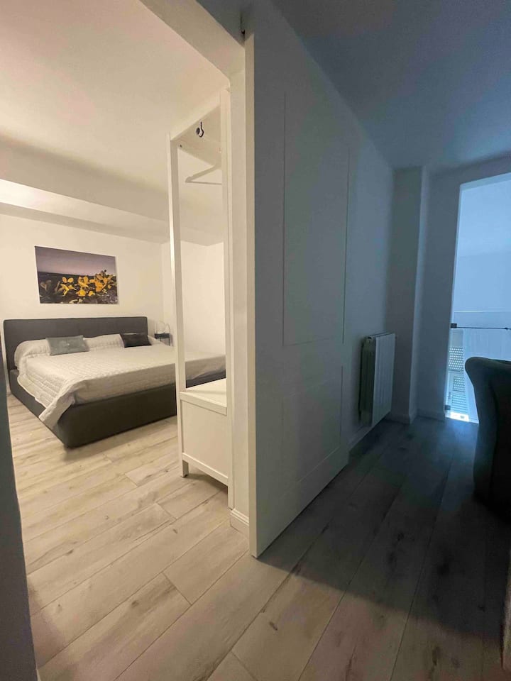 חדר שינה בקומה העליונה 