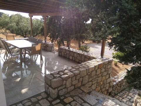 A private and peaceful property with BBQ & balcony