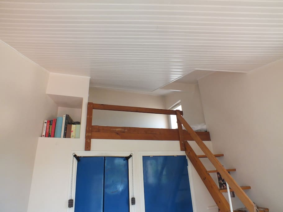 Mezzanine et son lit deux places
