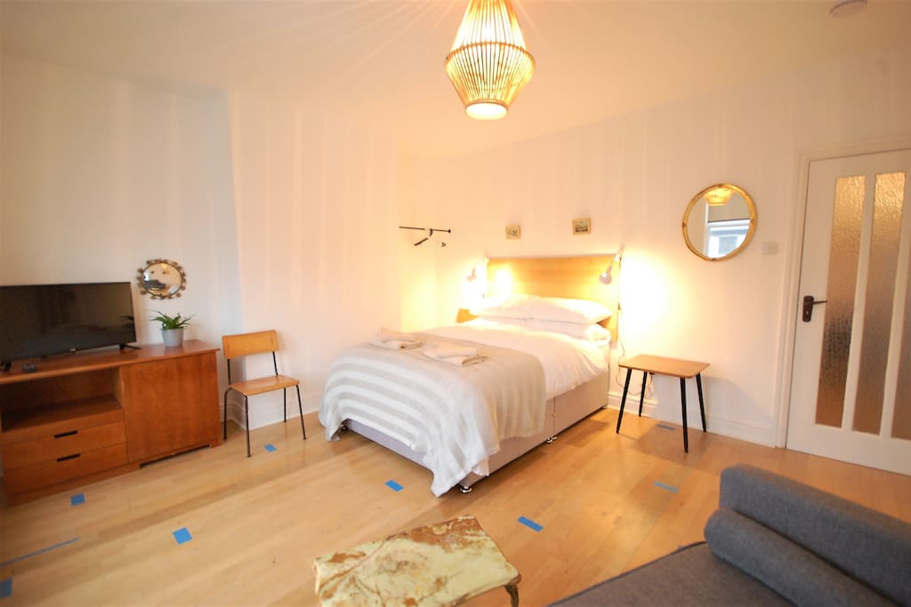 Bedroom 1: Double room