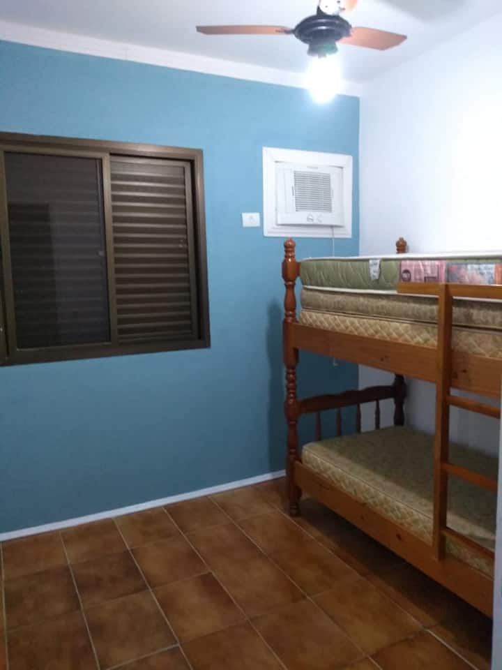 Dhomë gjumi 3 teke me krevat marinari dhe ajër të kondicionuar