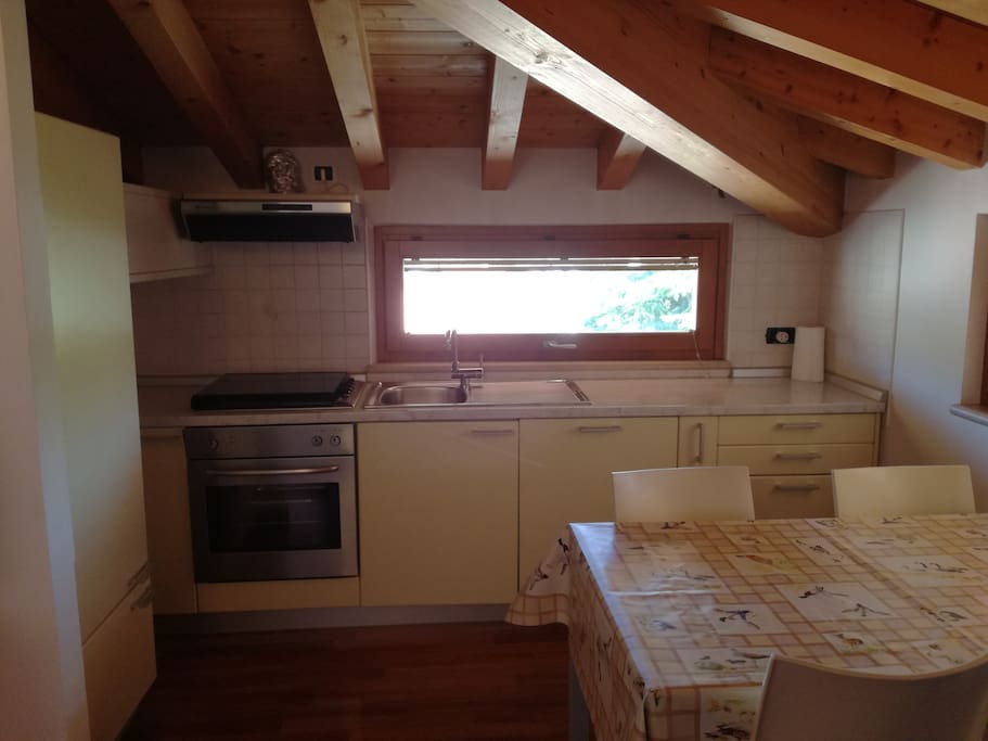 CUCINA ATTREZZATA MANSARDATA