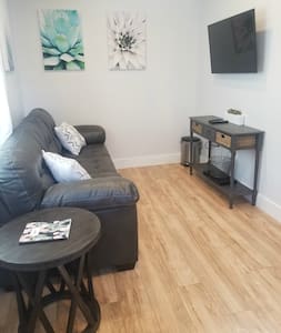 Newly Built Desert Backyard Hideaway Suite