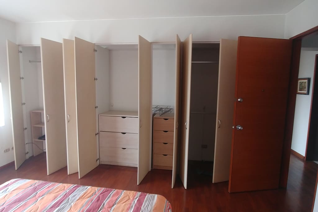 Closet del Dormitorio Principal/ con caja fuerte