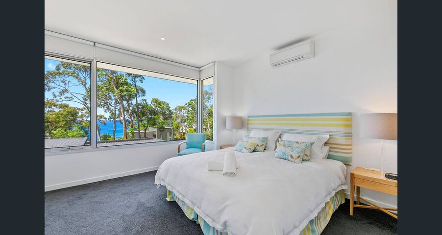 Amazing 5 Bedroom Beach House gallery image 4