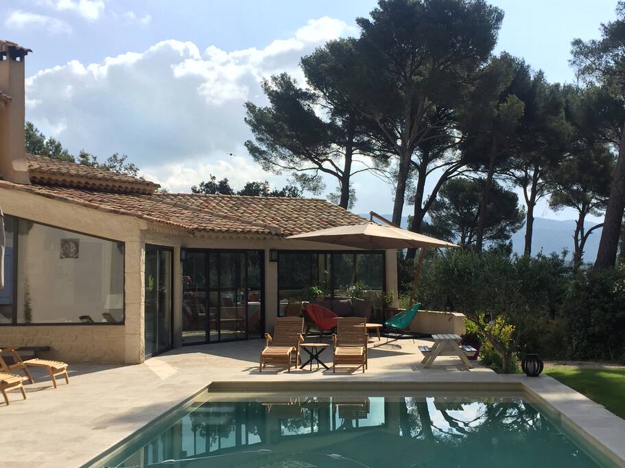 Terrasse et piscine