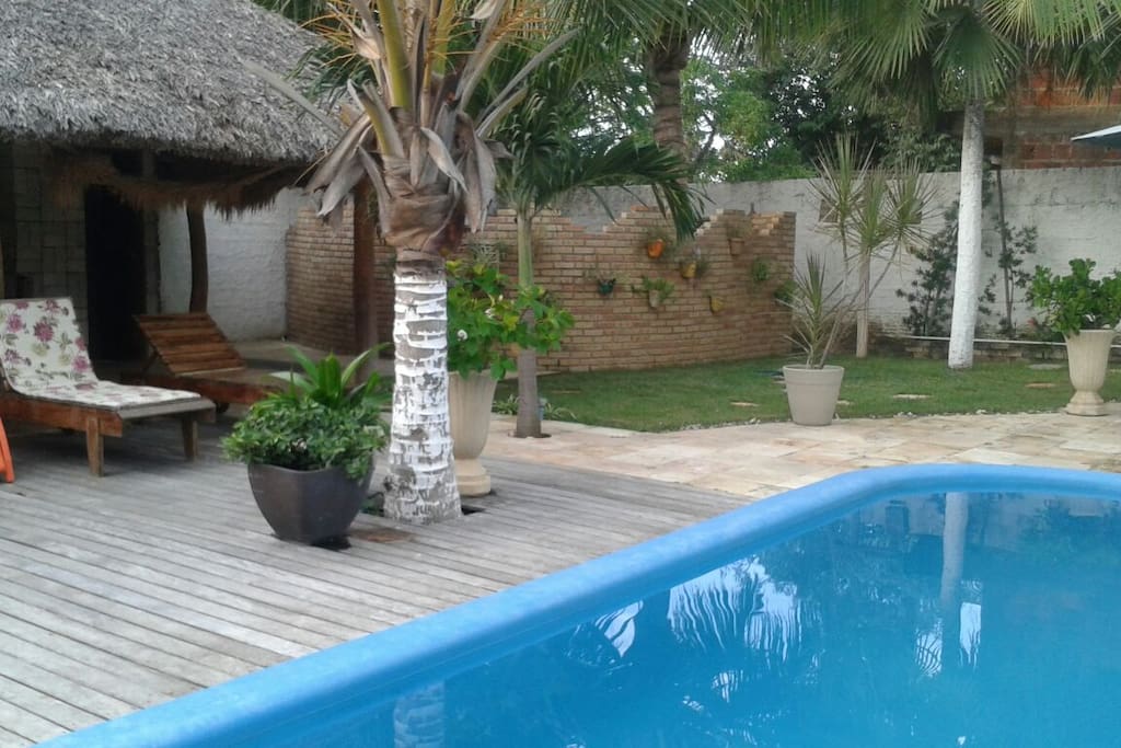 Área da piscina/deck para banhos de sol