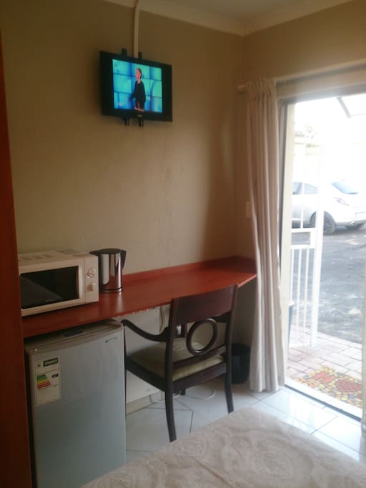 Bar Fridge,microwave,kettle & tv with 14 channels
