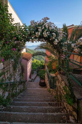 Tipico loft sardo soppalcato