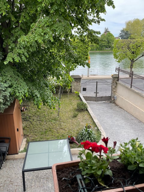 Bright villa, Seine view, close to Paris & Orly