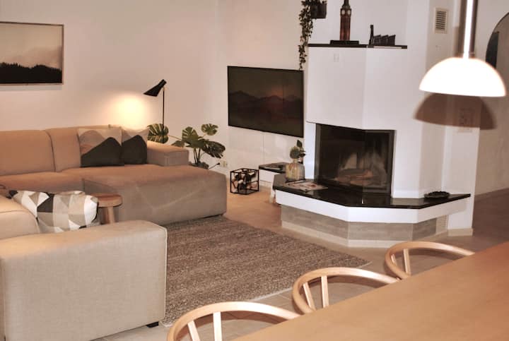 Obývací priestor s krbom