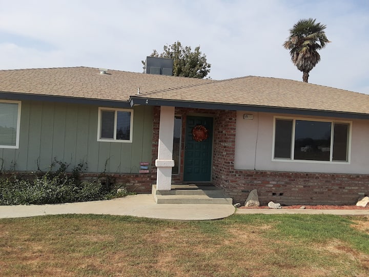 Get out of the city to relax Houses for Rent in Laton, California