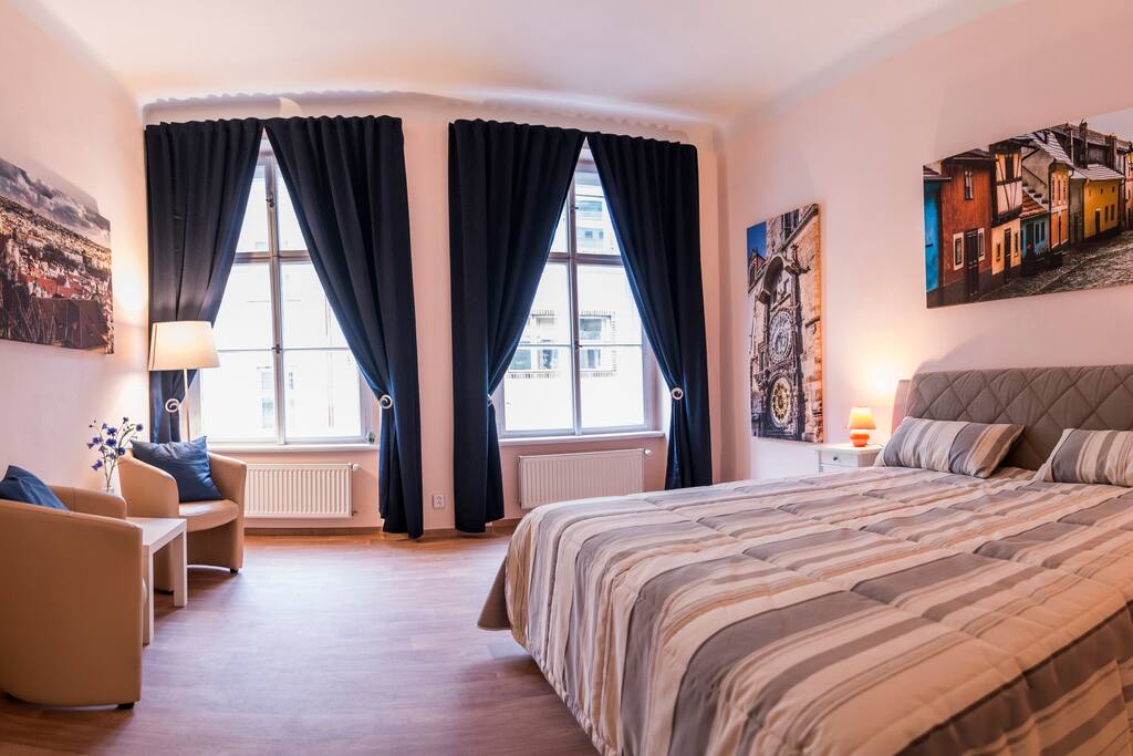 First bedroom 25m2 with king size bed 180x200cm
