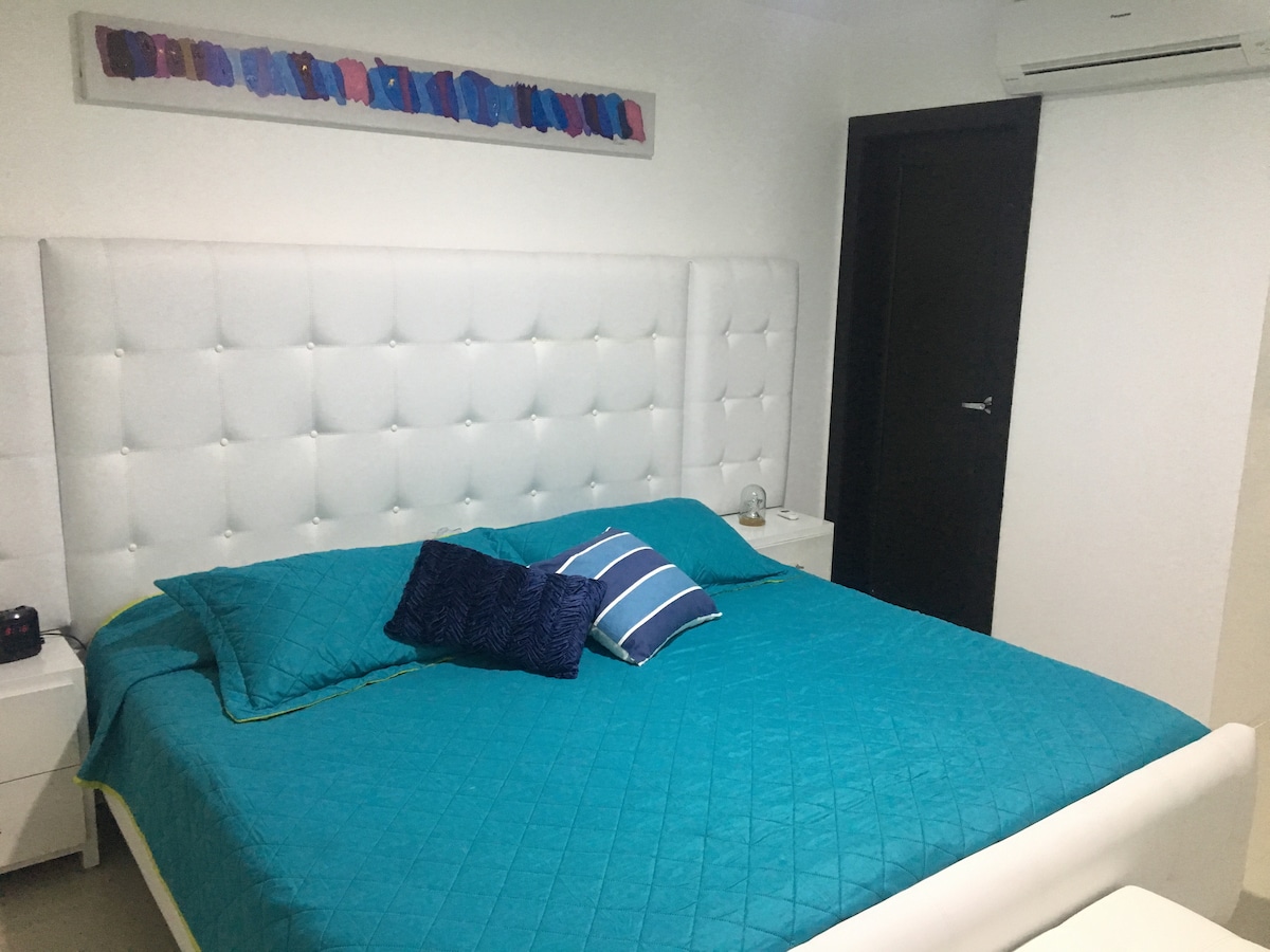 Glavna spavaća soba, 3 kreveta, pogled na ocean