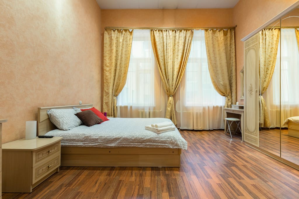 Master bedroom. Большая спальня.