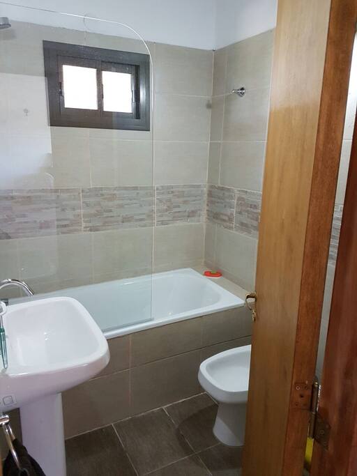 Baño (iluminación paneles solares)