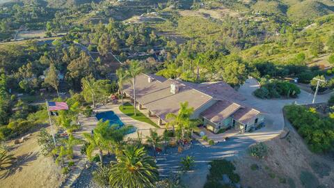 Gorgeous Private Estate w/ Pool & Pickleball Court