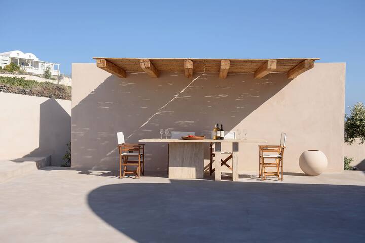 Thera Queen gallery image 5