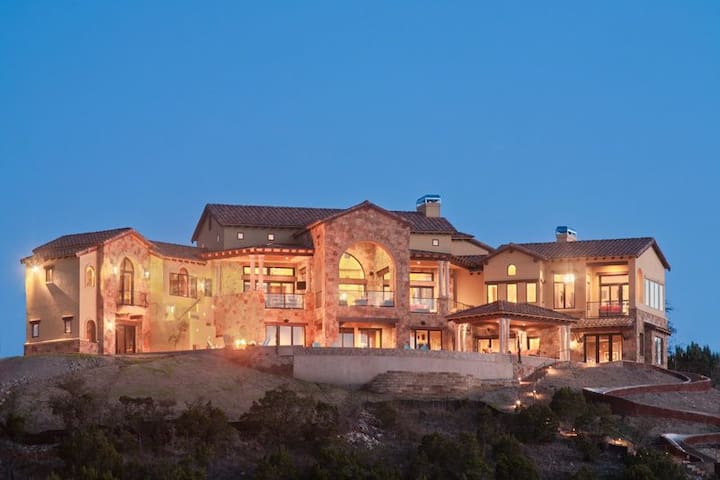 Villa Travista – Panoramic Lake Travis Views