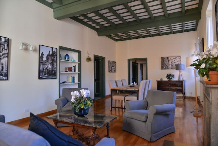 Colonna House (Piazza Navona) gallery image 2