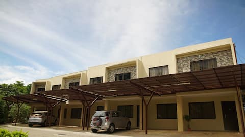 Family home, 8 people, comfortable, garage, air