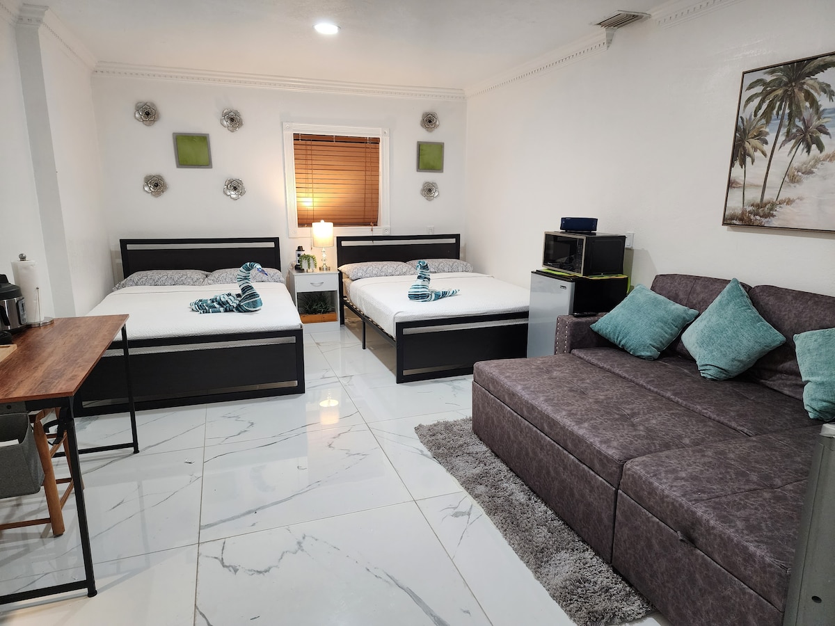 Изглед към цялата стая 