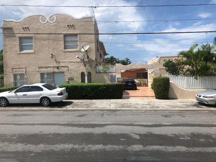 El Rinconcito With Downtown View - Coral Gables, FL