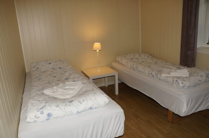 Chumba cha kulala cha 1: Vitanda viwili vya mtu mmoja