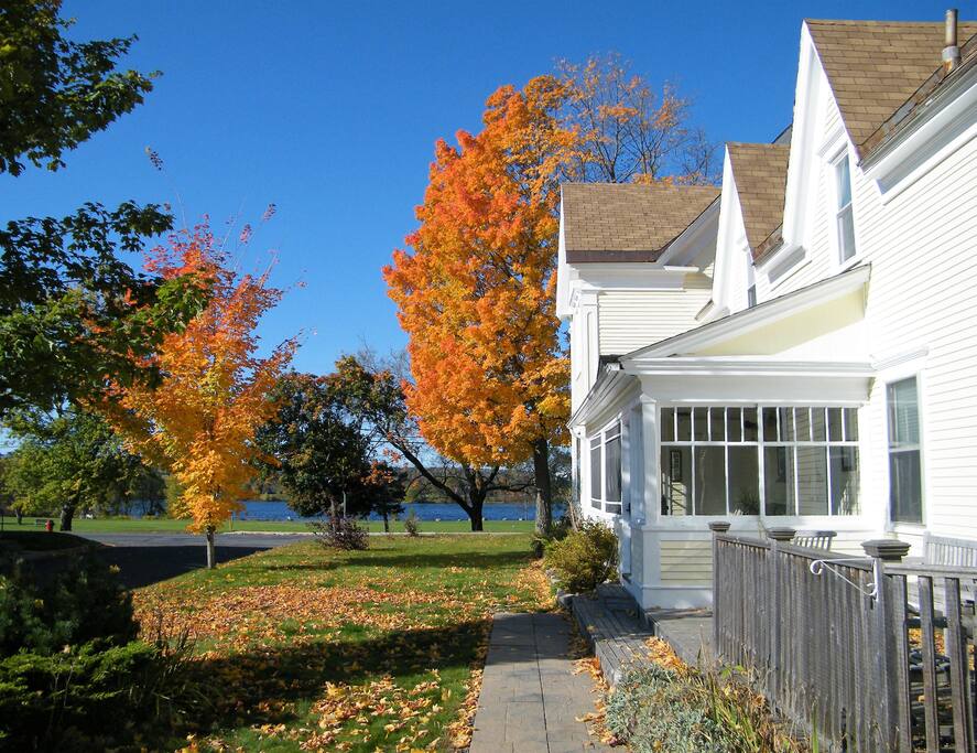 Top 100 Airbnb Rentals 2017 in Fredericton, Canada