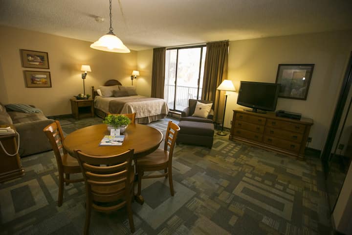 إطلالة على الغرفة الداخلية 2