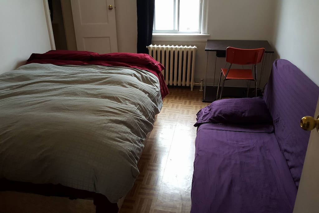 Alternate layout for 3 people. (temporary photo)