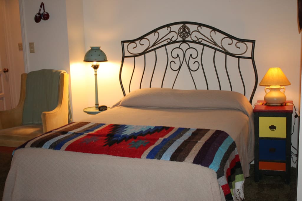 Queen in Hacienda Cottage