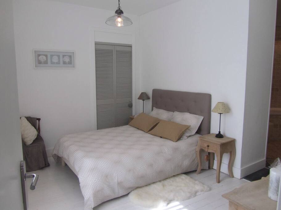 Suite parentale ouvrant sur salle de bains