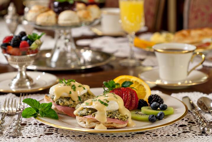 HH Whitney House Bed & Breakfast on the Esplanade gallery image 4